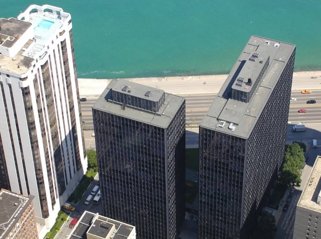 860-880 Lakeshore Drive by Ludwig Mies van der Rohe