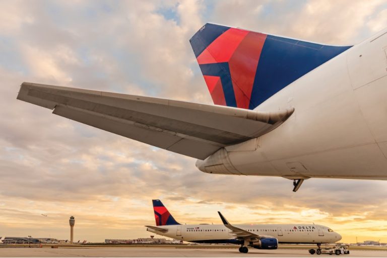 10 Major American Airlines : Comparing Services, Destinations, and Experiences