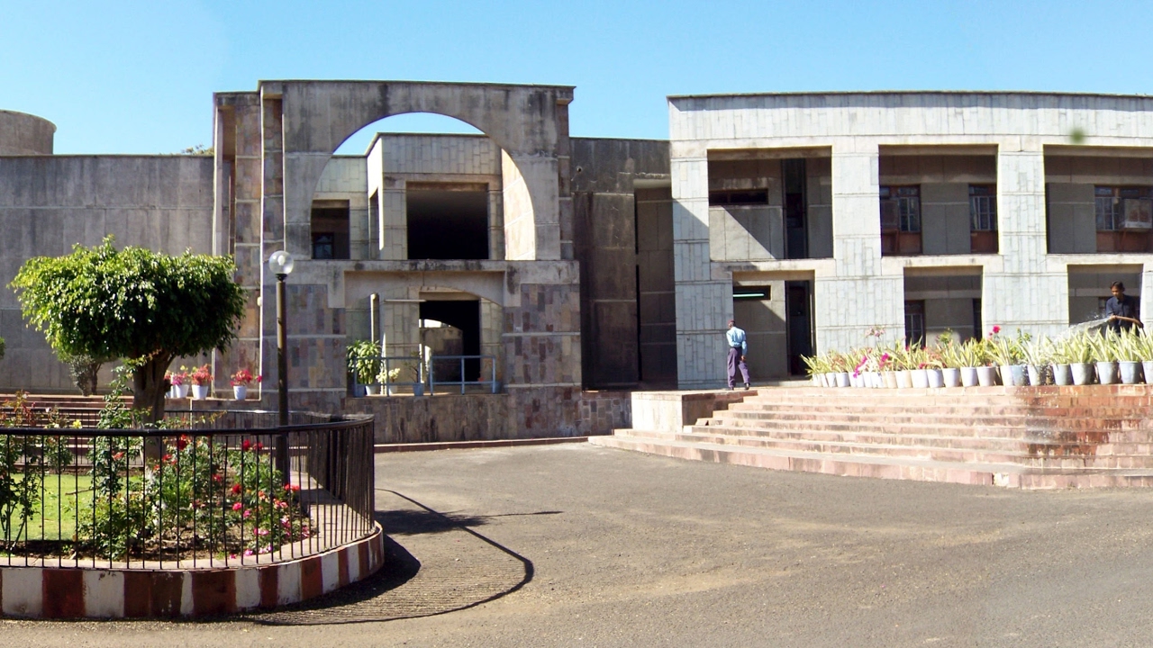 The Vernacular of Modern India: Anant Raje Buildings - Abirpothi