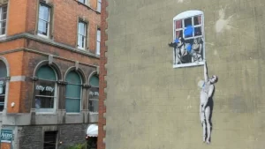 Banksy’s ‘Well Hung Lover’ Mural and Building Set for Auction