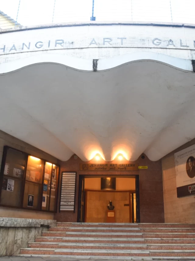 cropped-Jehangir-Art-Gallery-Courtesy-Wikipedia.webp