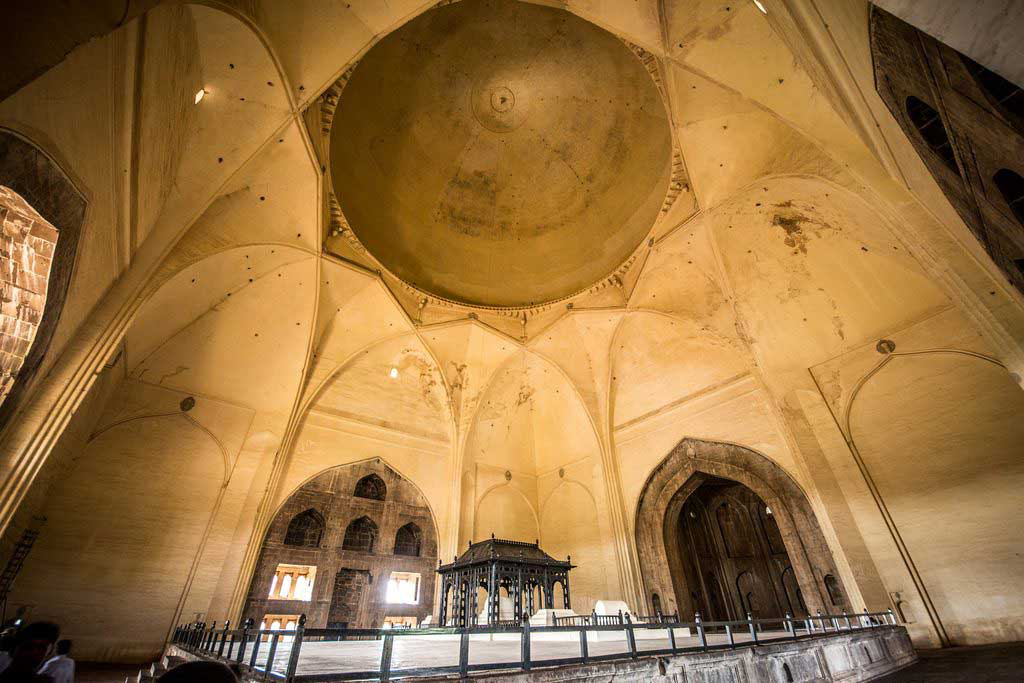 Image Courtesy: Gol Gumbaz