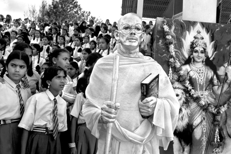 A Rendezvous of every day Signifiers and Beyond: Looking through ‘Cop Shiva’s Viewfinder