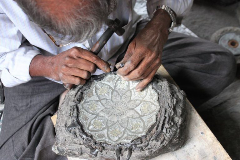 Bidri Artisans Sue Lenskart Over GI Misuse